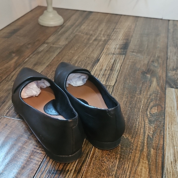 b.o.c. Women's Classic Black Loafers - Picture 10 of 11